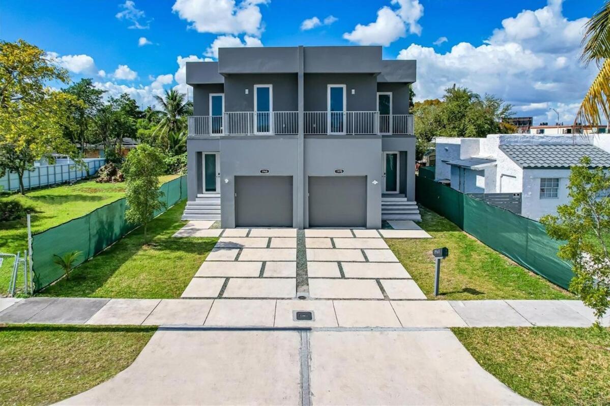 Modern Retreat Hot Tub & Gazebo Oasis Holiday home Miami